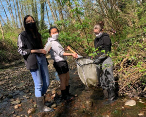 youth working together to help the environment